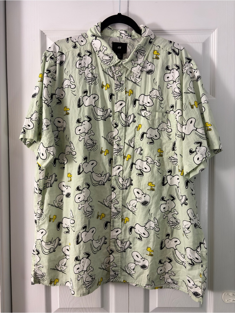 H&M Light Green Short-Sleeve Snoopy & Woodstock Button-Down Shirt